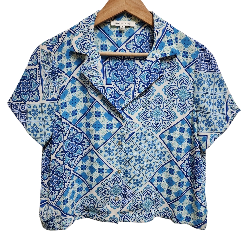 Rose+Olive Shirt Women Sz M Blue White Floral Square Short Slv Button Crop Silky